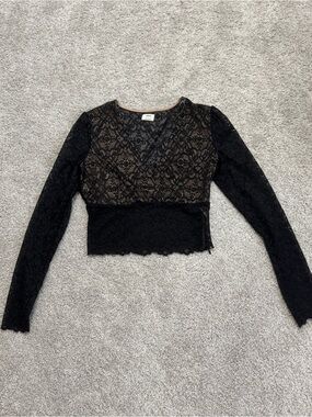 Wilfred Black Lace Cropped V-Neck Top